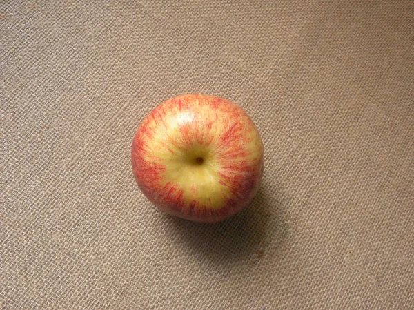Κόκκινο Χρώμα Ώριμο Ολόκληρο Φρέσκο Μήλο Gala — Φωτογραφία Αρχείου