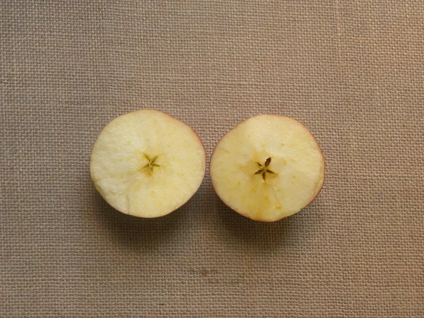 Hälften Des Reifen Frischen Gala Apfels Schneiden — Stockfoto