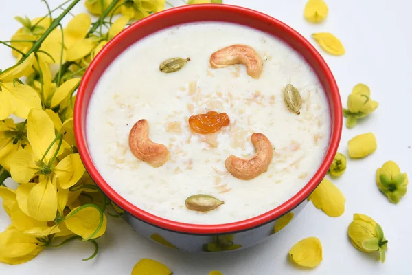 Onam, Vishu festivali tatlı yemek Palada payasam, vermicelli Kheer, Semiya Payasam tatlı Kerala India, Onam Sadhya veya Sadya için Güney Hindistan, Vishu. Konsantre süt ile yapılan Mithai Dusshera, Diwali