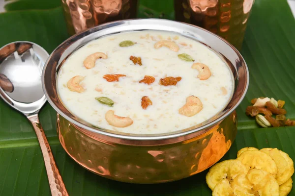 Onam festivali tatlı yemekleri Semiya payasam, vermicelli Kheer, Palada Payasam tatlı Kerala Hindistan, Onam Sadhya veya Sadya, Vishu için Güney Hindistan. Konsantre süt ile yapılan Mithai Dusshera, Vishu, Diwali
