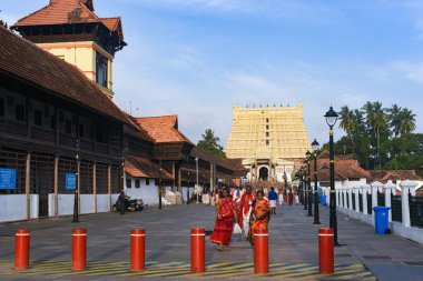 Kerala Hindistan - 7 Eylül 2019: Trivandrum Sree Padmanabhaswamy Tapınağı ya da gündüz vakti Thiruvananthapuram, Hindu halkı ibadet edecek ya da dua edecek.