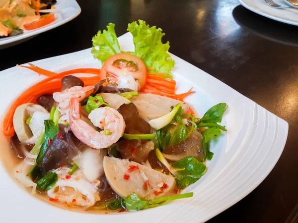 Fideos Ensalada Picante Con Camarones Eneldo Salchicha Cerdo Plato Una — Foto de Stock