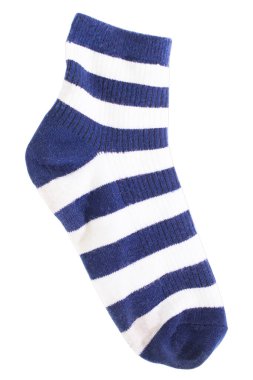 İzole edilmiş beyaz arka plan beyaz ve mavi çoraplar.