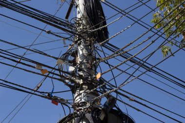 Direkteki kablo ve elektrik kabloları