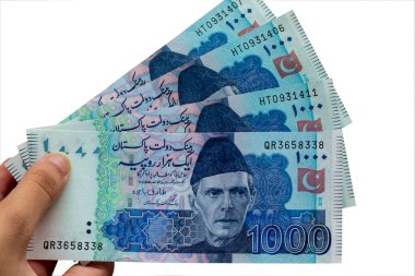 Pakistan 1000 Nota 'sı elinde, beyaz arka planda izole edilmiş.