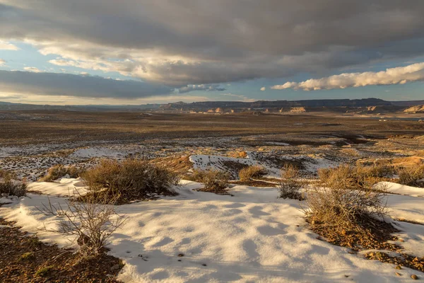 犹他州景观与阴天在日落时间 — 图库照片