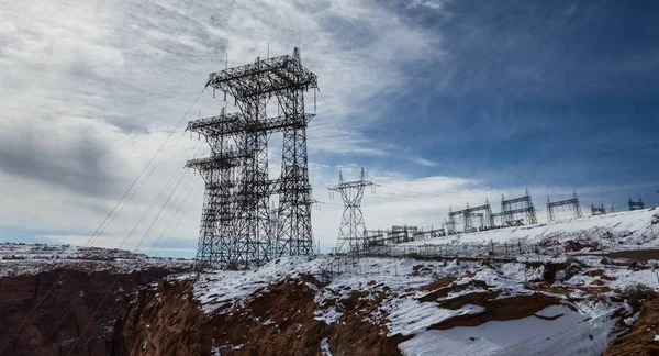 Sayfa, Arizona - Şubat, 2019: Glen Canyon Barajı'nda Güç Şebekesi