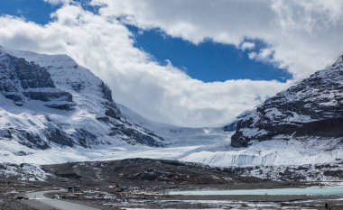 Canadian Rockies, Jasper Ulusal Parkı, Alberta, Kanada içinde Athabasca buzul