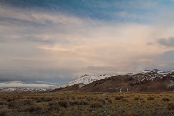 Nuvole Mattutine Sulla Montagna Innevata Oregon Usa — Foto Stock