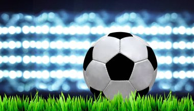 futbol sahası ve parlak ışıklar