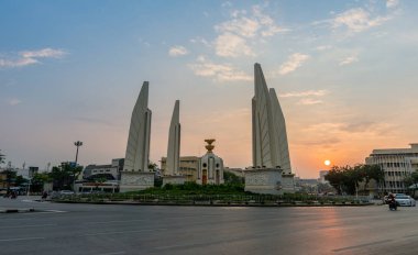 Bangkok, Tayland - 27 Şubat 2018: Demokrasi Anıtı bir genel merkezinde, Bangkok, Tayland başkenti abidesi.