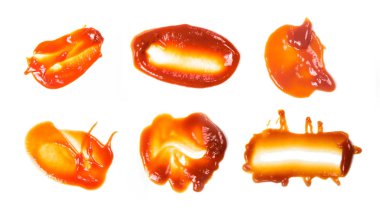 Beyaz arka plan üzerinde izole salça. Kırmızı ketçap su sıçramalarına izole üzerinde beyaz arka plan, üstten görünüm