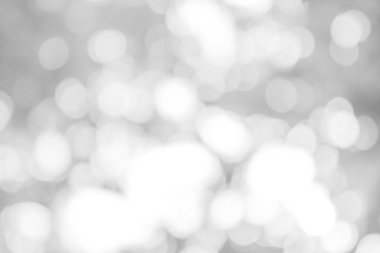 Beyaz bulanık arkaplan. Bokeh Noel 'i güzel, parlak Noel ışıklarını bulanıklaştırdı