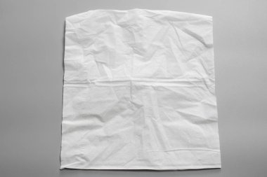 Gri arkaplanda beyaz dokular