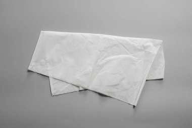 Gri arkaplanda beyaz dokular