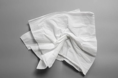 Gri arkaplanda beyaz dokular