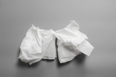 Gri arkaplanda beyaz dokular