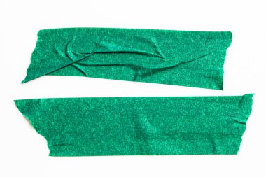 Gibi yeşil bantlar beyaz arka plan üzerinde ayarlayın. Yatay ve farklı boyut yeşil bant, yapıştırıcı parçaları yırtılmış.