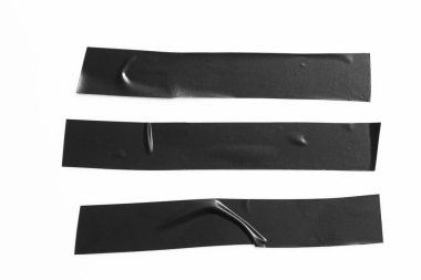 Siyah bantlar beyaz arka plan üzerinde ayarlayın. Yatay ve farklı boyut siyah bant, yapıştırıcı parçaları yırtılmış.