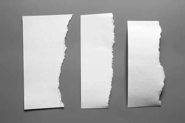 Papel Blanco Roto Sobre Fondo Gris Colección Papel Rasgar —  Fotos de Stock