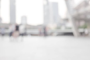 Beyaz Şehir şehirde yürüyüş insanların bulanık. Ufuk bulanıklık arka plan.