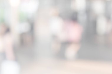 Beyaz Şehir şehirde yürüyüş insanların bulanık. Ufuk bulanıklık arka plan.