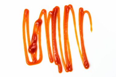 Beyaz arka plan üzerinde izole salça. Kırmızı ketçap su sıçramalarına izole üzerinde beyaz arka plan, üstten görünüm