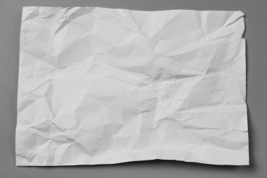 Boş portre mockup kağıt buruşuk. Gri arka plan üzerinde izole broşür dergi.