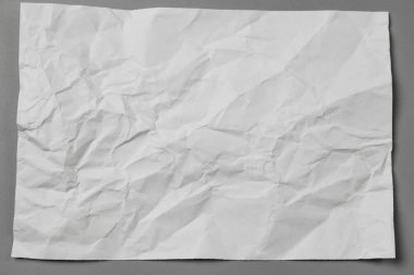 Boş portre mockup kağıt buruşuk. Gri arka plan üzerinde izole broşür dergi.