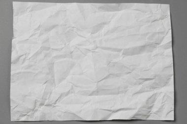 Boş portre mockup kağıt buruşuk. Gri arka plan üzerinde izole broşür dergi.