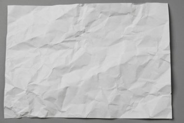 Boş portre mockup kağıt buruşuk. Gri arka plan üzerinde izole broşür dergi.