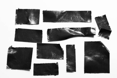 Siyah bantlar beyaz arka plan üzerinde ayarlayın. Yatay ve farklı boyut siyah bant, yapıştırıcı parçaları yırtılmış.