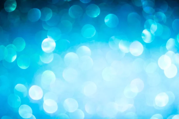 青い抽象背景をぼかし クリスマス ライト — ストック写真