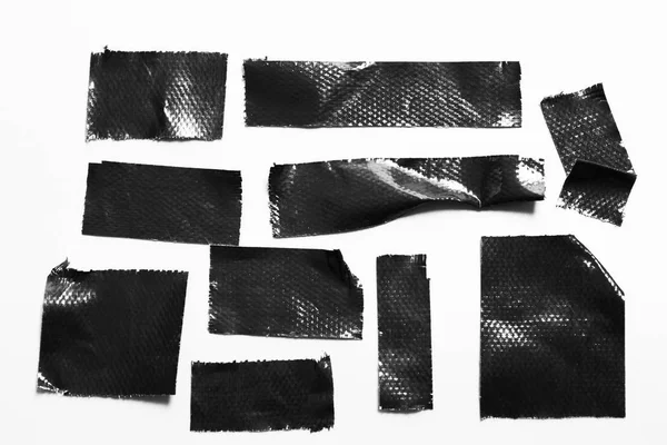 Siyah bantlar beyaz arka plan üzerinde ayarlayın. Yatay ve farklı boyut siyah bant, yapıştırıcı parçaları yırtılmış.