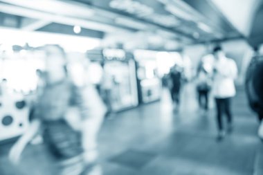 Beyaz Şehir şehirde yürüyüş insanların bulanık. Ufuk bulanıklık arka plan.