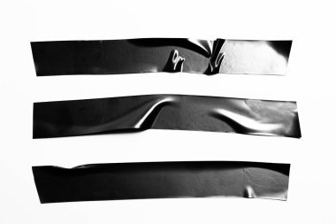 Siyah bantlar beyaz arka plan üzerinde ayarlayın. Yatay ve farklı boyut siyah bant, yapıştırıcı parçaları yırtılmış.