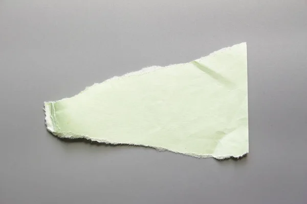 Groene Gegolfd Textuur Papier Gescheurd Grijze Achtergrond Rip Van Kartonnen — Stockfoto