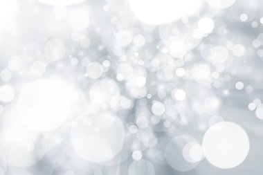 Beyaz bulanık arkaplan. Bokeh Noel 'i güzel, parlak Noel ışıklarını bulanıklaştırdı