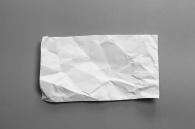 Boş portre mock-up buruşuk Kağıt. gri, değiştirilebilir arka plan izole broşür dergi / beyaz kağıt izole gri üzerine