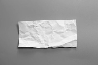 Boş portre mock-up buruşuk Kağıt. gri, değiştirilebilir arka plan izole broşür dergi / beyaz kağıt izole gri üzerine