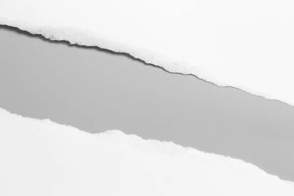 Weißes Zerrissenes Papier Auf Grauem Hintergrund Abzocke Bei Sammelpapier — Stockfoto