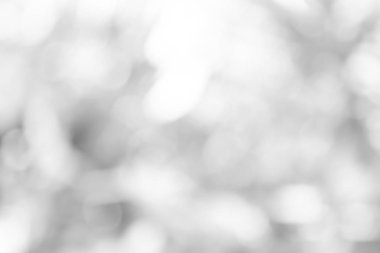 Beyaz bulanık arkaplan. Bokeh Noel 'i güzel, parlak Noel ışıklarını bulanıklaştırdı