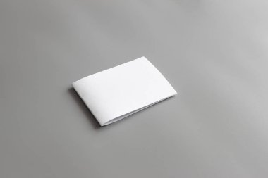 Boş portre mock-up kağıt. gri, değiştirilebilir arka plan izole broşür dergi / beyaz kağıt izole gri üzerine