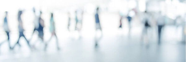 белое размытое от людей, идущих по городу. Расслабленный фон размытия
.