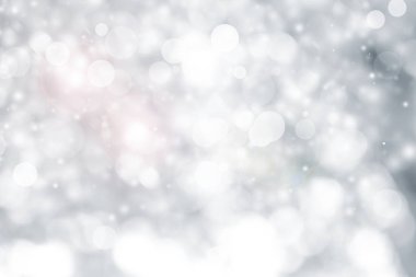 Beyaz ve gri soyut arkaplan. Bokeh Noel 'i güzel, parlak Noel ışıklarını bulanıklaştırdı