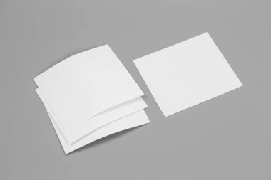 Boş portre mock-up kağıt. gri, değiştirilebilir arka plan izole broşür dergi / beyaz kağıt izole gri üzerine