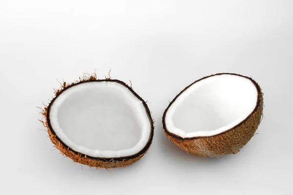Coco Branco Metade Coco Natureza Sobre Fundo Branco — Fotografia de Stock