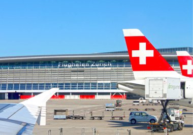 Zürih, İsviçre - 1 Ağustos 2013: Zürih havaalanı