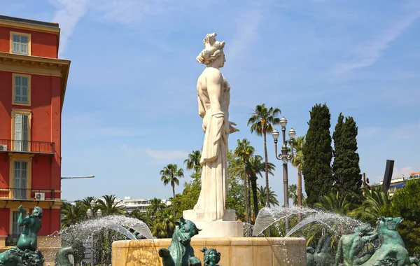 Nice, France - June 12, 2014: Place Mass��na, Fountain du Soleil — Stock fotografie
