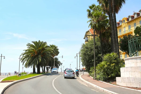 Nice, Frankrijk-12 juni 2014: zomerdag in het centrum. — Stockfoto